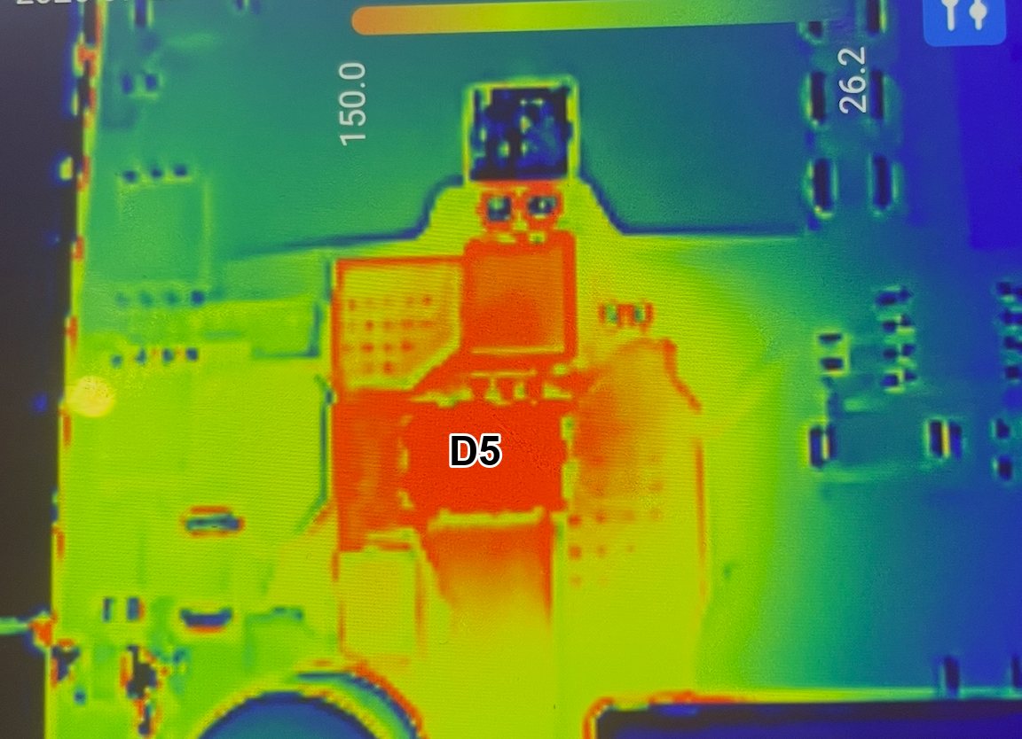 Thermal camera image of the V9 board with D5 glowing red at the center, scale 26.2 to 150.0 C